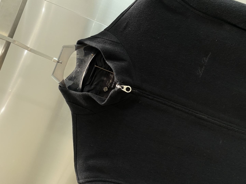 L0r0 P1ana outwear